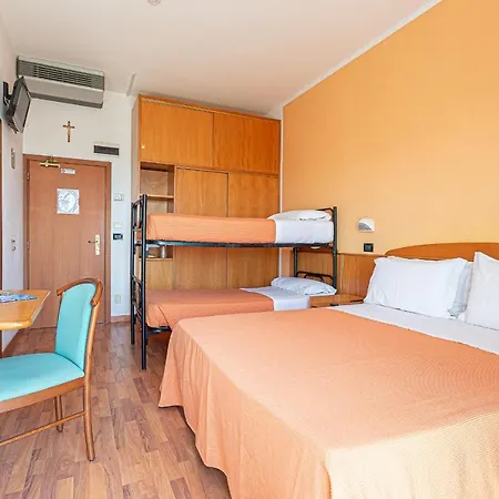 Little Hotel 3*