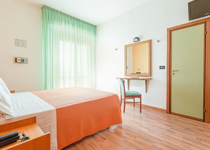Little Hotel 3*
